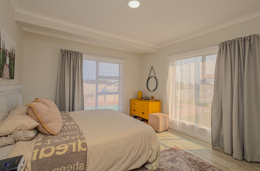 5 Bedroom Property for Sale in Country Club Western Cape
